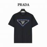 prada 普拉达 胸前拼色Logo短袖 全新美学灵感趣味设计,渠道性质精品。让整体造型设计更加优雅时尚，今夏最火系列，无数明星潮人追捧。裁剪工艺细节处理工整为