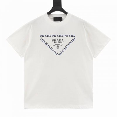 prada 普拉达 胸前拼色Logo短袖 全新美学灵感趣味设计,渠道性质精品。让整体造型设计更加优雅时尚，今夏最火系列，无数明星潮人追捧。裁剪工艺细节处理工整为