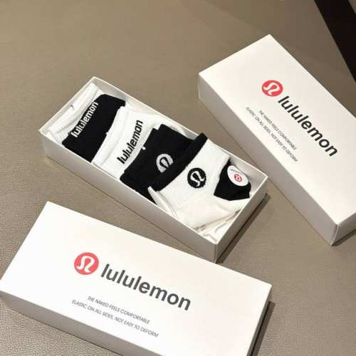 Lulu新款袜子，一盒5双。包装盒很奈斯！送人也不错！无复杂元素 Logo简约明朗 ！人体立体工学 穿上绵软柔畅！穿着舒适 柔软 透气 吸汗性超好，防臭功能好。