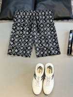 Lou V 2025Ss夏季新品，男士经典3D老贸易公司渠道稀出，满幅经典老花，打造出夏日最舒适的短裤，整体设计非常洋气漂亮！选用客供进口面料，级柔软且具有韧性