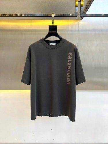 巴黎世家 2025春夏男士新款Logo圆领短袖T恤 进口定织面料 %100纯棉 面料手感丝滑柔软 透气亲肤性极佳 着身无比的舒适 整体质感相当之高 衣身胸前标志