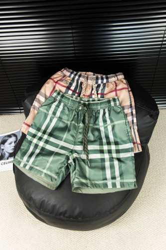 顶级版本-款号W49 巴宝莉Burberry 经典大格纹滑料短裤 格纹弹力抽绳短裤 内里网布里 定位对格剪裁 休闲宽松版型100%聚酯纤维斜纹面料 干爽透气又比