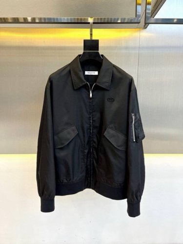 供 华伦天奴 Valentino Garavani Vlogo 华伦天奴-签名款飞行员夹克，男士飞行夹克，落肩膀设计，年轻和活力感一眼提现。有品位的男式棒球领夹