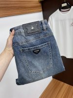 P250 普拉达 2025Ss早春 新品 原单男士水洗牛仔裤纯血统品 每季必出的类型，无需质疑的热卖王牌单品，符合四季最佳的搭配色号 整体的风格延续了Slp的基