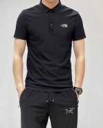 北面The North Face新款男士翻领短袖polo衫 男子休闲冰丝polo衫，采用混纺面料制成，融合了有机棉的天然凉爽舒适和涤纶的吸湿排汗透气性强，适合各