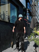 25Ss Moncler新款圆领短袖T恤 选用330克双纱平织棉面料打造 胸前植绒工艺篮球标识 螺纹针织领口 男女同款 码数 S-2Xl 颜色 黑 白两色 尺码