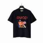 本地自取 140 尺码表+实拍细节图 gucci/古驰 2024早春卡通怪异猫图案印花T恤 选用客供定制针织100%纯棉面打造,面料手感细腻，厚实有质感的纯棉布