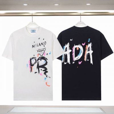 860# 260克 prada 普拉达 25Ss新款 前后字母Logo印花短袖T恤，采用260克双股32支紧密双纱全棉面料，面料柔软。 颜色: 黑色 白色 尺码