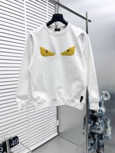 Fend*Fw秋冬新款，小怪兽圆领卫衣，定制面料，细节到位，采用高克重全棉面料，舒适透气性极佳，经过洗水处理，手感更加舒适，三标齐全 颜色：黑色白色 码数：M-