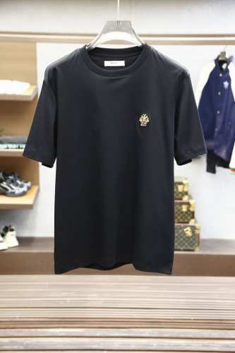 2025春夏系列新品 Bally 巴利男士圆领短袖奢华品牌字母Logo标识标注上身就能体会这款设计带来的年轻与时尚感！整体时尚而有潮流，采用顶级欧洲双面丝光棉面