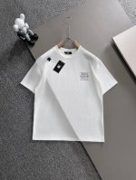descente迪桑特* 2025春夏款上新 原高版本 蒙口 面料采用270克高密度纯棉 不变形 不缩水 工艺介绍： 冚肩发泡印花工艺＋胸口印花 颜色： 白色