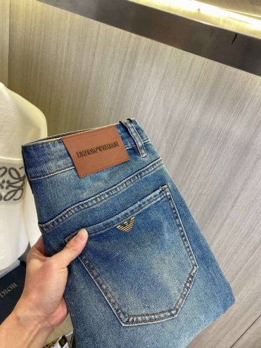 Armani阿玛尼 2025Ss春夏新款男士牛仔裤 精选进口丹宁牛仔面料 重工环保洗水 手感柔和 兼备耐磨性 版型小直筒 微弹力显瘦修身 细节完美 五金辅料精选