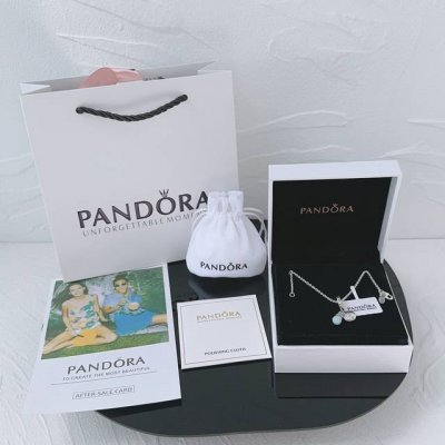 潘多拉 灯泡项链 复刻版 顶级原单复刻！这款项链独特的灯泡造型新颖而别致，仿佛蕴含着无尽的能量与光芒。它就像是一个迷你的魔法灯泡，散发着迷人的魅力。潘多拉的精心