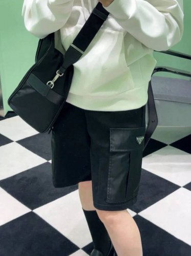 prada 普拉达 prd 再生尼龙口袋 斜纹 三角徽章 情侣款 针织 短裤 高街即视感 全套辅料原版定制 全品相出货 尺码 M 48 L 50 Xl 52 五