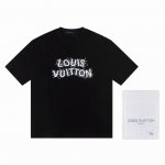 一首批.散单+10 Louis Vuitto*2025最新款短袖T恤 材质:采用高版本300G双纱精梳棉 尺寸:S M L Xl 颜色:黑白 款号:W2648