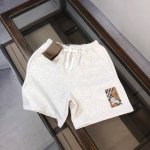 Bur*Berry 巴宝莉 2025春夏新款战马系列短裤！面料柔软舒适，全新设计灵感，极具时尚代表性！精致3D刺绣战马骑士！简约大气！手感舒适透气！极为时尚耐看