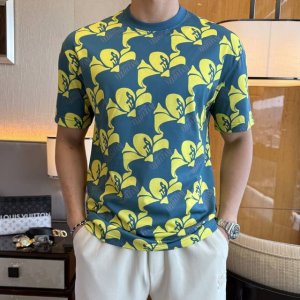 华伦天奴 2025Ss蛇年贺岁款春夏精品印花短袖T恤 官网同步 高端品质 定制顶级丝光棉面料，顶级大厂1:1制作，时尚大牌重工艺Logo设计，手感柔软细腻 穿着