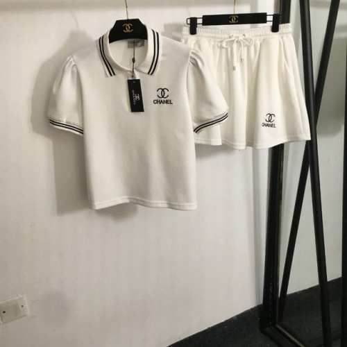 款号20252220 Chane*新款套装，小香Logo刺绣polo领短袖T恤上衣+短裤，白色，黑色，Sml， M码；肩宽36，胸围98，袖长21，衣长51；腰