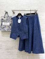 Dio2度假系列 牛仔马甲系列 定制轻薄牛仔面料 高品质 现货首发Size：36 38 40 36码胸围：98，衣长：49，半裙腰围：66，裙长：86 马甲 ，