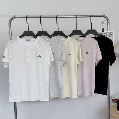 Alo｜Alo25Ss夏季小标刺绣瑜伽短袖 今年要给姐妹们安利一件超级无敌好穿的短T！多色短袖设计真的绝了！简约又不失个性，纯色基础款百搭到爆小标刺绣更是潮到没