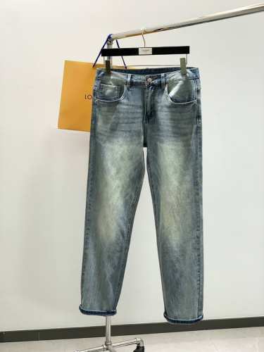 louisvuitton 路易威登，2025春季新款，专柜同步有售，原单狠货，水洗休闲牛仔裤，进口原版水洗弹力面料，舒适有弹性，顶级印花工艺字母图案Logo，原