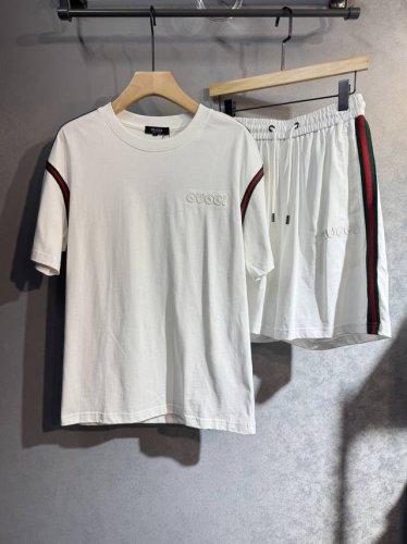 Gucci 古奇 高端定制套装 节约时间免去搭配烦恼2025春夏新款首发专柜最新款短袖短裤休闲套装 高端订制 设计前卫时尚 品牌Logo重工艺设计 I5高端定制