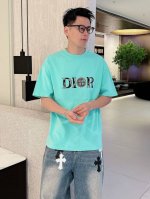 170 dio25Ss春夏新款 经典Logo联名短袖 轻奢主义 男女日常通勤穿搭必备单品 正确版本 欢迎对比 详细特征 · 260克100% 纯棉双纱汗布面料