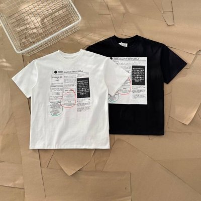 maison Margiela 马吉拉 日志笔记印花短袖 884 面料采用280G双纱爽滑棉，双纱的质感加上爽滑手感，面料整体重磅舒适，细节还原原版一比一 设计