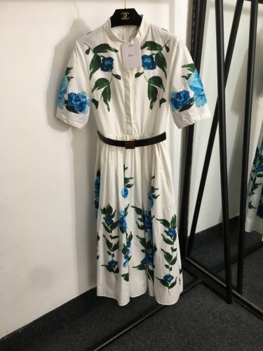 款号20252462 Dio*新款 气质花卉印花收腰短袖连衣裙，配腰带，白色，S-Xl， S码；肩宽37，胸围86，腰围70，袖长30，长124