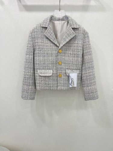 Celin*25新款粗花呢翻领洋装外套 定制Yb进口粗纺毛呢材质 肌理明显 质感上乘 粗花格纹毛呢面料 双翻盖口袋廓形版型处理 尽显俏皮的同时不失雅致 成衣丝线