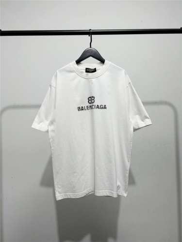 高版本 质量很好 巴黎世家 Balenciaga胸前马赛克模糊印花 双B重影字母男女同款刺绣字母短袖T恤 此款尺码偏大 最小Xs穿到145斤左右 最大穿到200