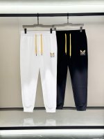 p250，Fendi/芬迪，2025春季新品，专柜同步有售，原单狠货，时尚休闲裤，采用进口120支欧棉透气面料，顶级印花工艺字母图案装饰Logo，原版五金辅料装