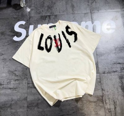 lv手绘项链涂鸦系列 专柜款复古情侣 印花短袖T落肩袖 重磅280G精梳棉材质 透气舒适 版型宽松 进口外贸级专柜印花，随意搓洗不褪色不变形。 情侣款 男女同款