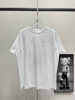Givenchy丨纪梵希 25Ss 蛇年刺绣短袖 采用100%棉质面料，柔软透气，让你在夏日里尽享舒适。 正面是纪梵希首字母刺绣标志,背面是蛇形枝形吊灯刺绣图案