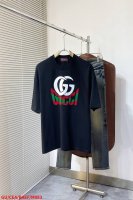 M083 Gu古驰 2025Ss春夏新品 撞色植绒标识T恤 经典而百搭 低调间尽显高级质感 最为亮眼的是胸前的撞色植绒标识 标志性的图案以纯净白色呈现 简洁醒目