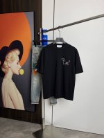 Tb 2025春夏新品短袖T恤，一比一原版印花.三标齐 ！简约百搭款。纯棉面料.穿着透气舒适！黑白两色 微阔版型.男女同款！码数：M-Xxl M码可以穿到140
