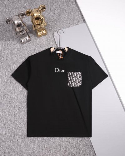 Dior 迪奥 圆领短袖T恤 经典标志品牌字母布匹口袋加Logo印花 官方同步 1:1原版开模 时尚个性 百搭潮流 纯原品质 原版洗水面料 吊牌 领标 水洗麦