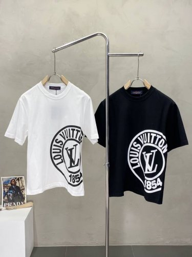 louis Vuitton路易威登独家专供新款原单男士休闲短袖 高端定制 高版本 时尚百搭爆款进口面料 手感超柔软细腻 穿着亲肤舒适 高端精品 代工厂P精细做工