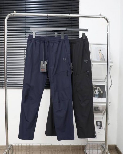 Arc’Teryx 始祖鸟 新款厚板印花速干裤男士流行休闲速干裤，此款裤子非常百搭，弹力腰围，日常上班户外运动都可以穿着 此款经过北家多位著名设计师设计，是时尚
