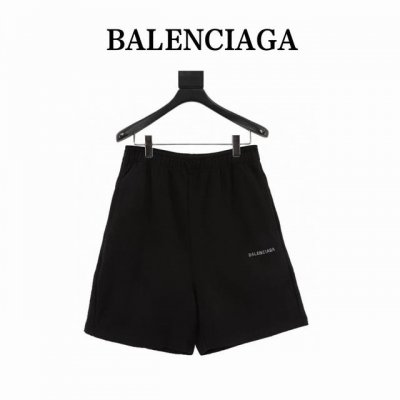 balenciaga 巴黎世家 水钻字母短裤 面料采用特殊的排汗技术 使汗水能够迅速与空气接触 从而帮助身体保持干爽 提高穿着的舒适度 质地柔软 手感舒适 穿着