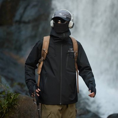 Arc'teryx始祖鸟日系户外斜拉链登山服冲锋衣夹克外套，男女同款，防风连帽衫柔软舒适，强劲防风，简洁设计，经典印花Logo，透气、抗静电功能，能够应付格子恶