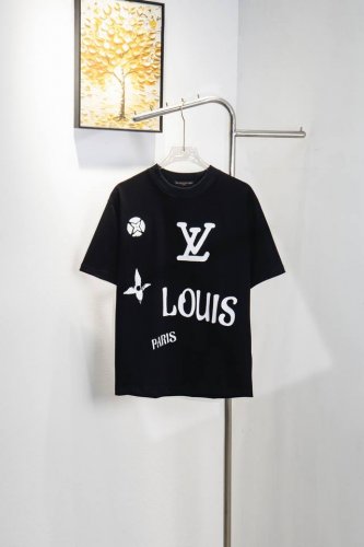 款号 Y168 lv 路易威登经典Logo万针精密绣花短袖T恤 正儿八经280克纯棉双砂面料 所有面料均已提前做过缩水 品质第一 所见即所得 不会洗一次版型就有