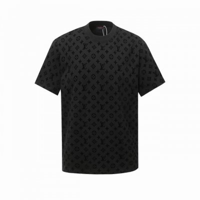 9047# 高品质 Lv 路易 25春夏最新款 满Logo植绒短袖 男女同款 现货发售 采用80支双股精梳长绒棉，双龙头大提花机，非常非常立体的提花结构97%的