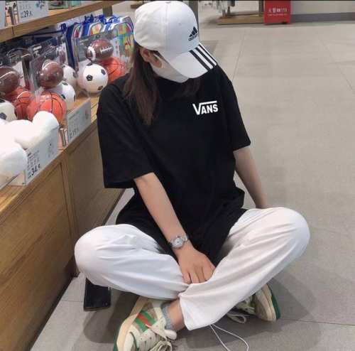 vans 万斯椰树圆领短袖半袖T恤 面料采用260克纯棉双纱食毛面料 双线二本针压线 久洗不变形 原版定制三标 高端进口印花 随意水洗 情侣可穿 男女同款 黑色