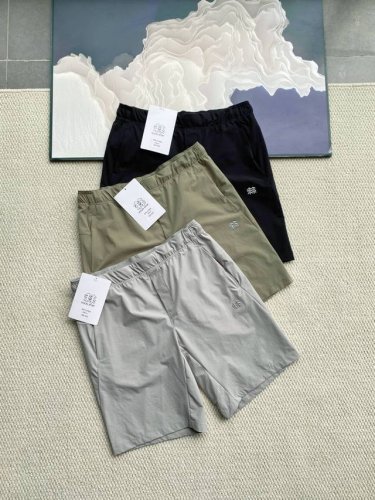 kolon Sport可隆户外运动休闲夏季梭织松紧五分短裤 夏天运动，短裤绝对是“王炸”装备！这条可隆梭织运动短裤，能让你在夏日运动时体验感拉满，清爽又舒适！