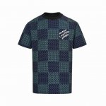 louis Vuitton 路易威登 经典棋盘格印花短袖 采用16S麻棉克重230G ，搭配32S双纱1×1螺纹，面料螺纹同缸定染。 做足爽滑工艺使面料手感柔软