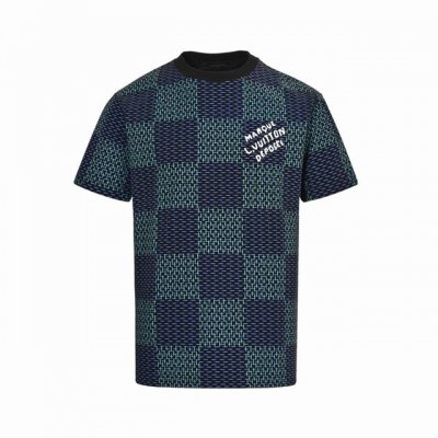 louis Vuitton 路易威登 经典棋盘格印花短袖 采用16S麻棉克重230G ，搭配32S双纱1×1螺纹，面料螺纹同缸定染。 做足爽滑工艺使面料手感柔软