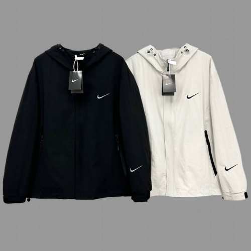 180 Nike刺绣款耐克2025年新款软壳冲锋衣有防水效果。男女情侣同款简单清爽。男女穿都好看。有内衬机能软壳防风防水夹克冲锋衣 夹克足以彰显Nike对于时尚