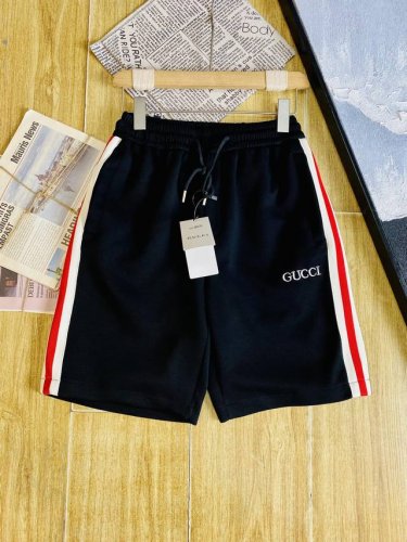 原单货 情侣款古奇Gucci 2025春夏新品短裤 专柜同步有售，时尚休闲裤 沙滩裤，进口原版面料，上身舒适透气，顶级工艺图案，腰围工艺螺纹围接，档次极高，版型