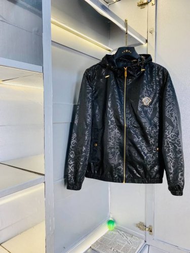 官网原单货 可穿200斤范思哲Versace 2025早春款！新款外套夹克防风衣 高版本高品质 原版面料网红明星同款 开模定制五金辅料 感非常舒服 超级百搭好看